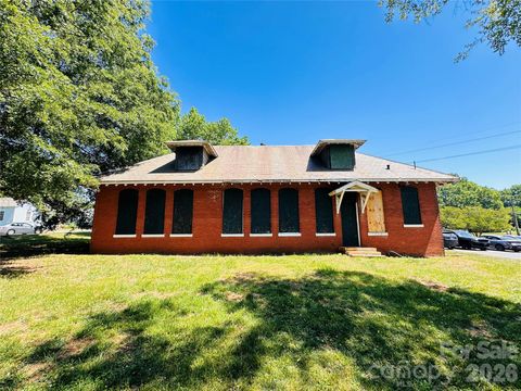 Photo of 4145 Gossett Avenue, Charlotte, NC 28208 (MLS # 4373111)