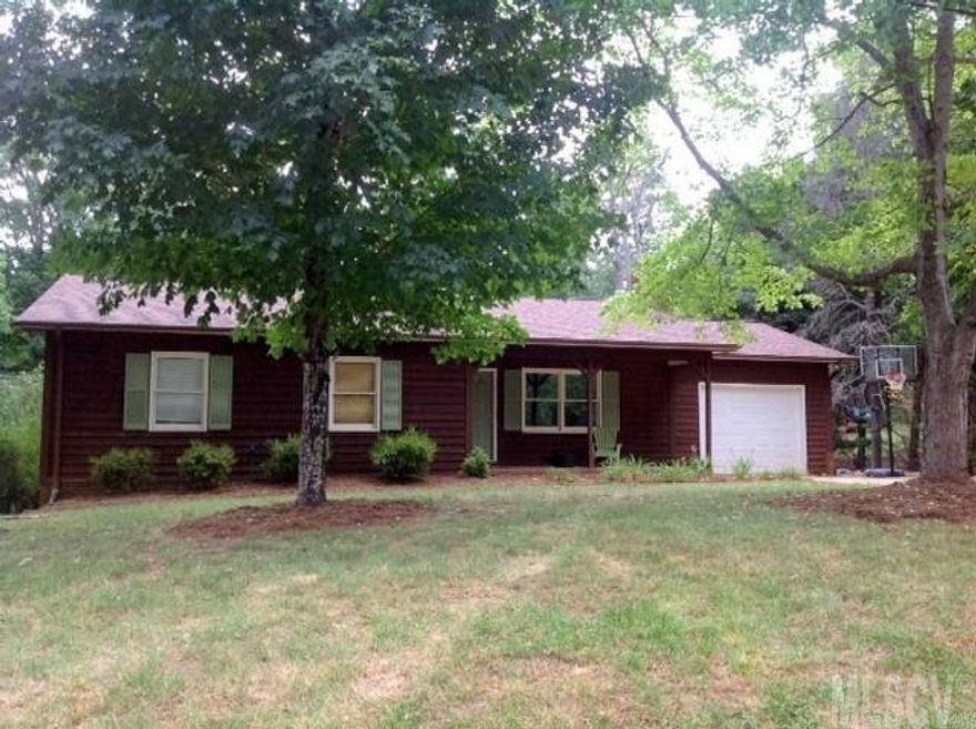 One Level Living in the Mountain View Area of Hickory! This wonderful ranch style home offers: 3BR/1.5BA, Living Room w/Fireplace, Eat-in Kitchen and doors leading to a beautiful deck. Lovely yard/.39 Acres. Great area for commuters with easy access to I-40, 321 and 127. Call for your private tour today!