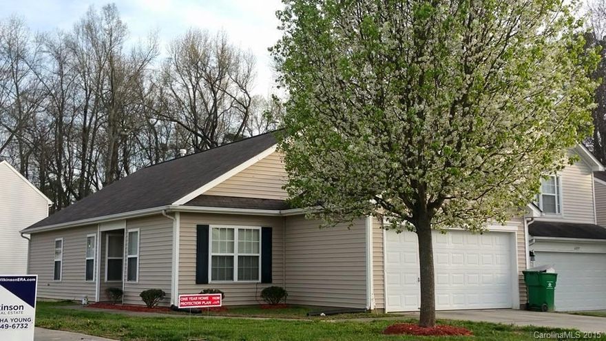 PRICED FOR QUICK SALE!!! Not a foreclosure or short sale.  Lovely starter home for First Time Homebuyers!!!  Washer, Dryer, Refridgerator & Deep freezer included FREE! All other furniture can be negotiated. Seller is very motivated. Please submit highest and best offer!!! Contact Agent for showings. Open to Public this Sunday afternoon.