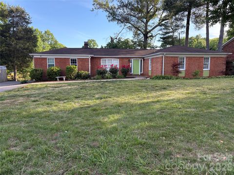 Photo of 622 S Carolina Avenue, Statesville, NC 28677 (MLS # 4384317)
