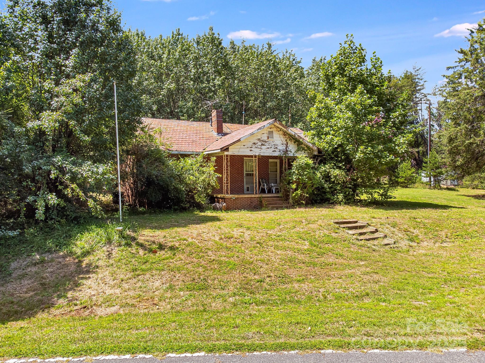 211 Luckadoo Road