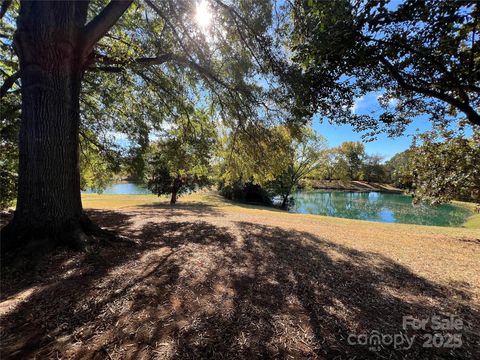 Photo of 7047 Quail Hill Road, Charlotte, NC 28210 (MLS # 4316337)