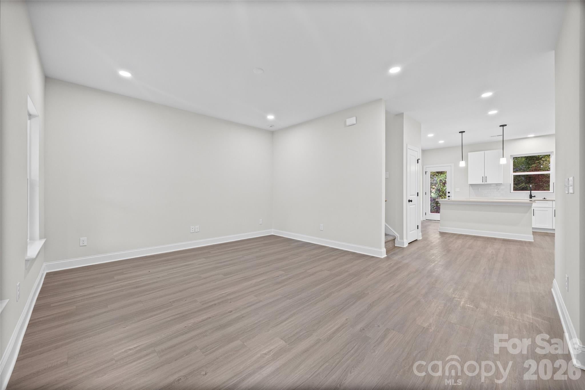 600 W Lewis Street