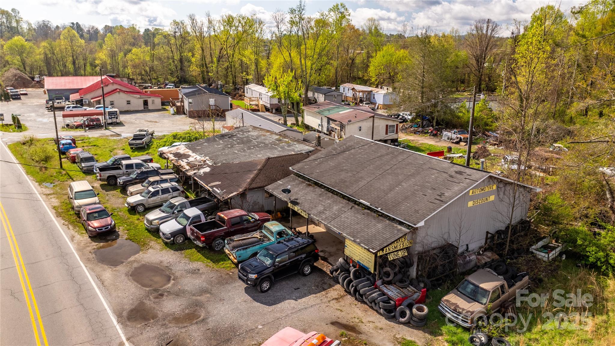 Main image without alt text