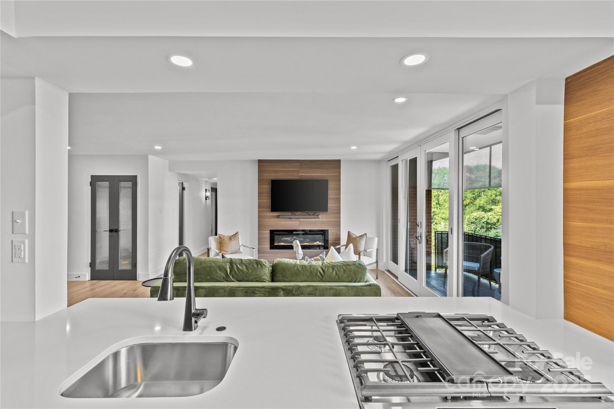 1300 Queens Road 408