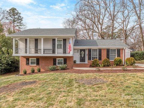 Photo of 6624 Sunview Drive, Charlotte, NC 28210 (MLS # 4348942)