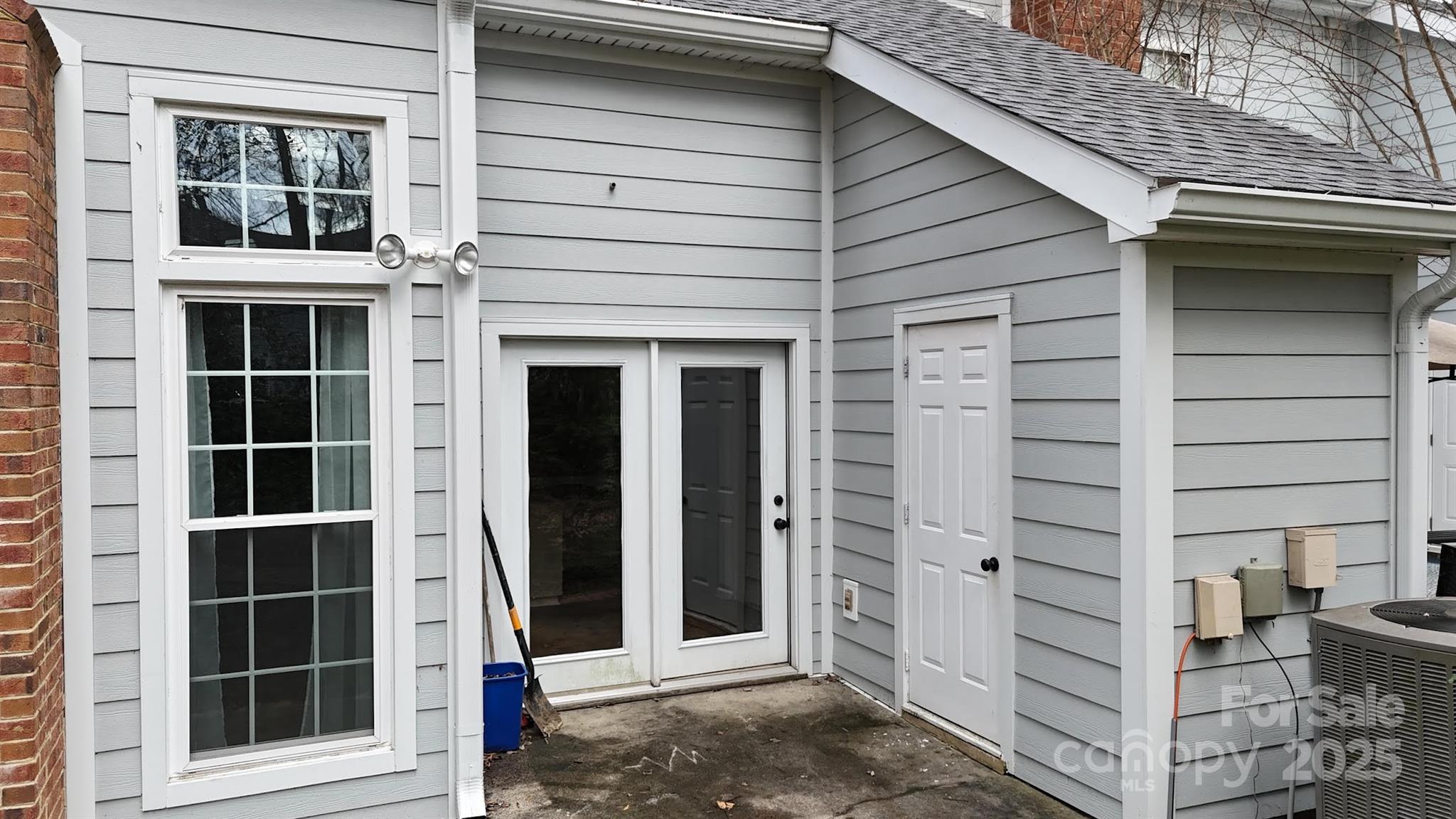 9449 Kings Falls Drive