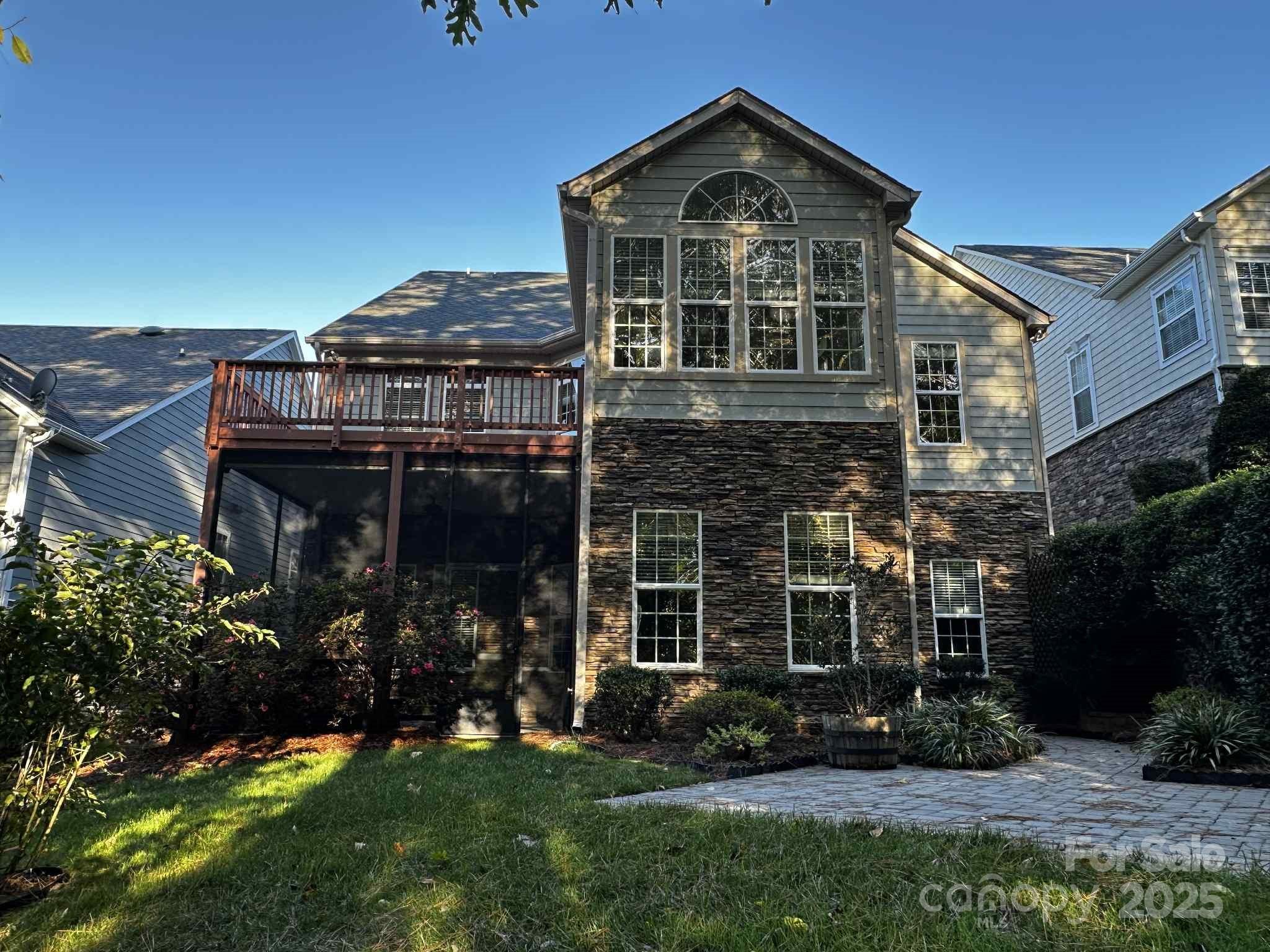 1376 Winged Foot Drive