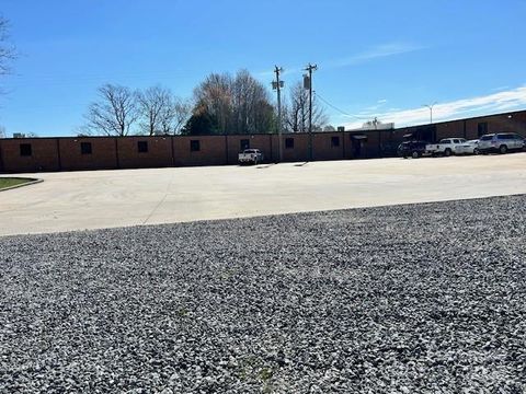 1566 14th Avenue NE Hickory NC 28601