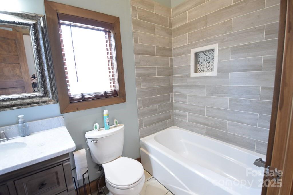 Bryson City, North Carolina 28713, United States, 4 Bedrooms Bedrooms, ,4 BathroomsBathrooms,Residential,Under Contract,103300