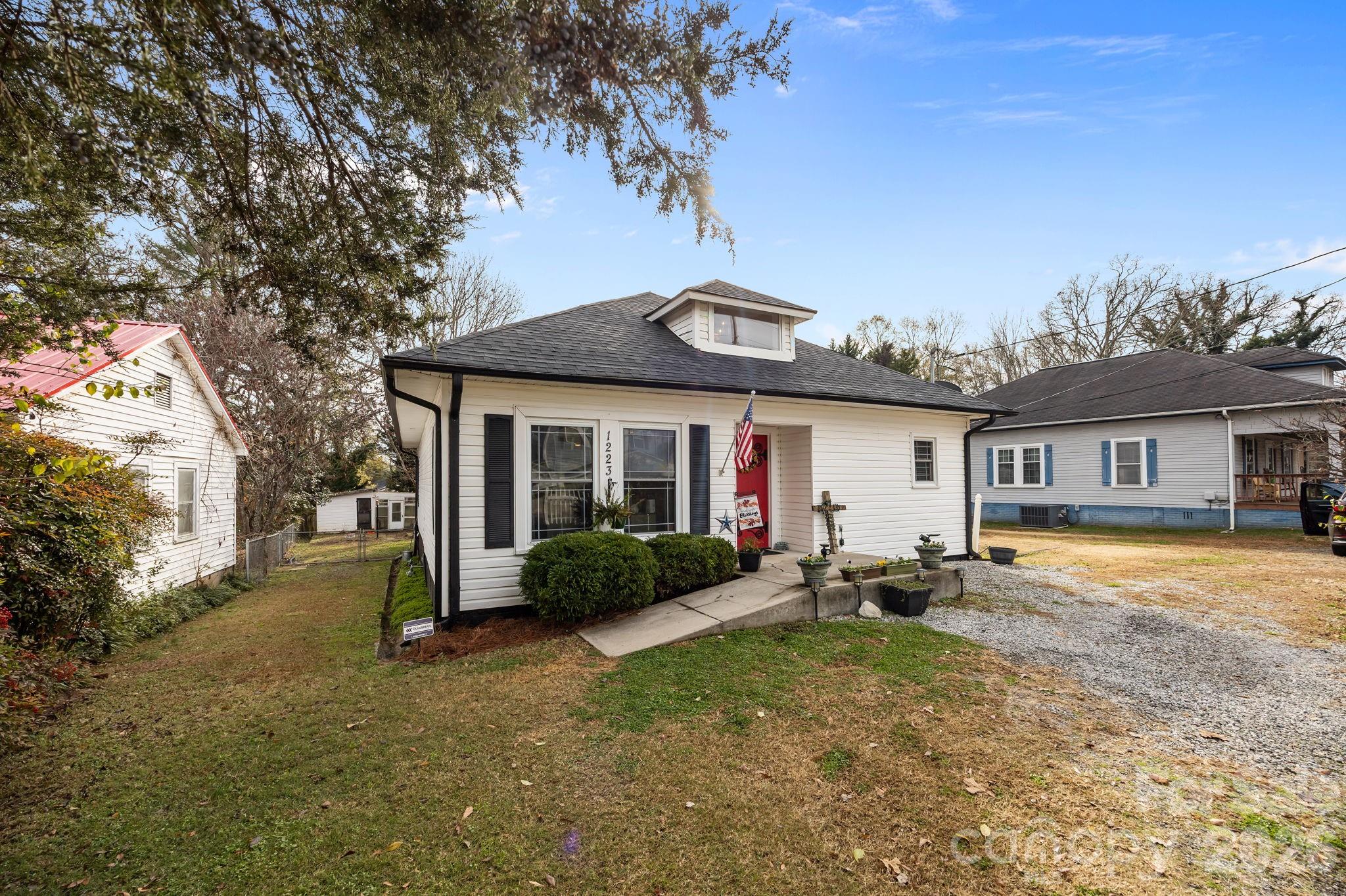 1223 S Lafayette Street