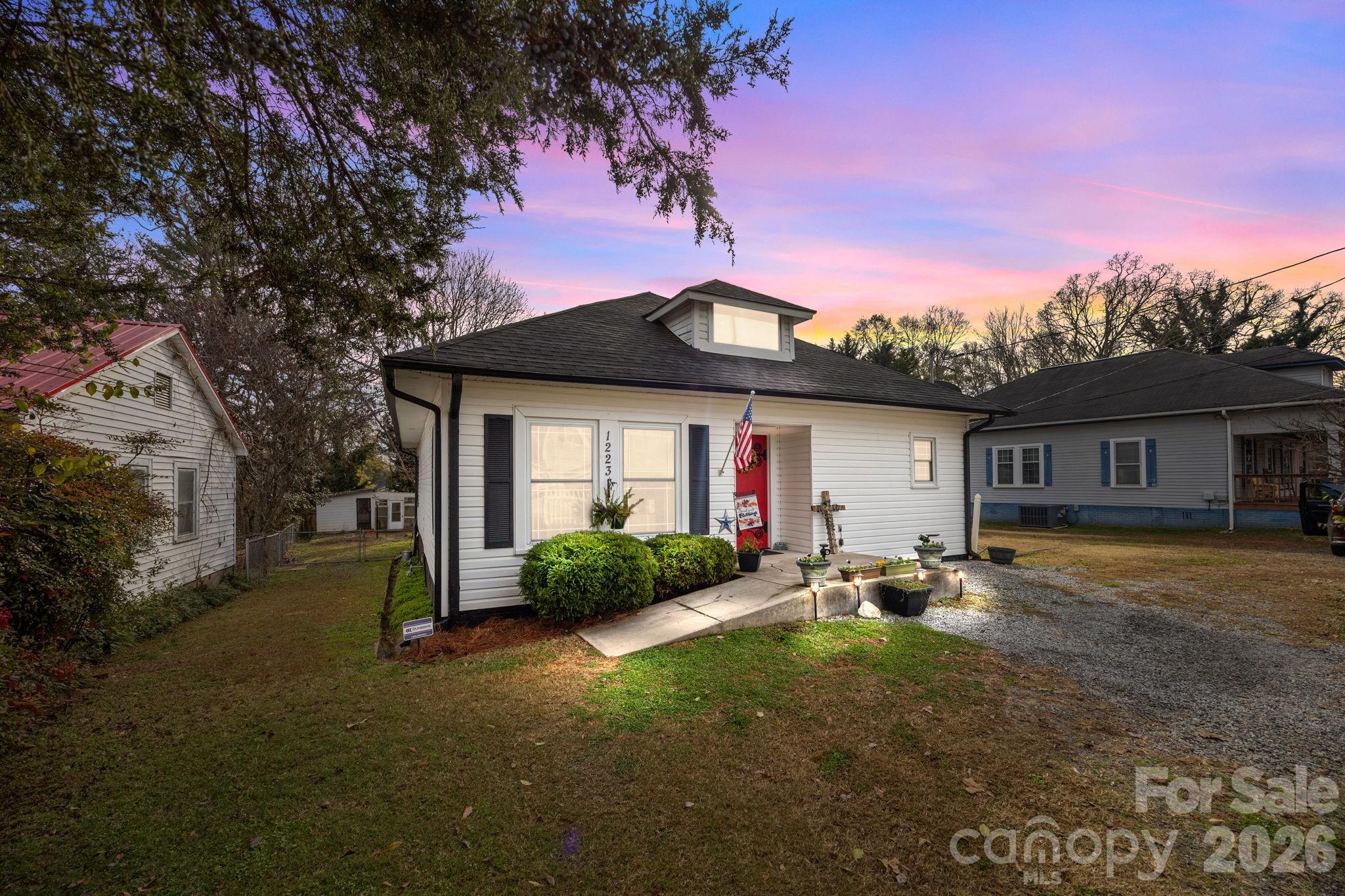 1223 S Lafayette Street