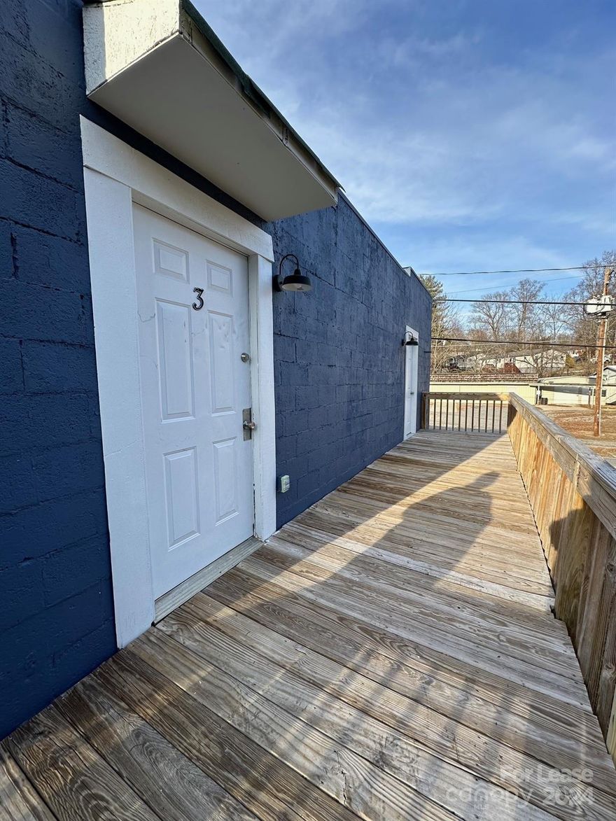 Cute one bedroom upper apartment located outside of Lenoir.  Rent includes the water/sewer/trash and lawn care.  Nice deck.