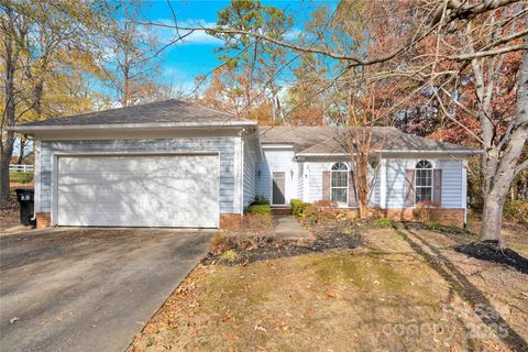 Photo of 10402 Rolling Glen Court, Charlotte, NC 28214 (MLS # 4323300)