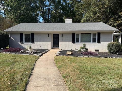 Photo of 931 Hickory Nut Street, Charlotte, NC 28205 (MLS # 4306736)