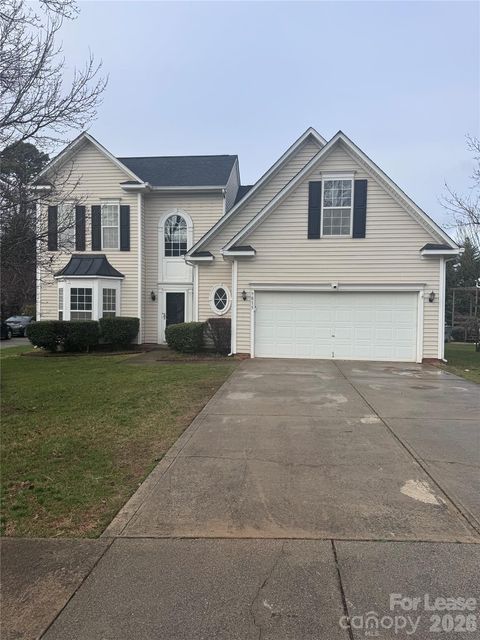 Photo of 9815 Nottinghill Lane, Charlotte, NC 28269 (MLS # 4352085)