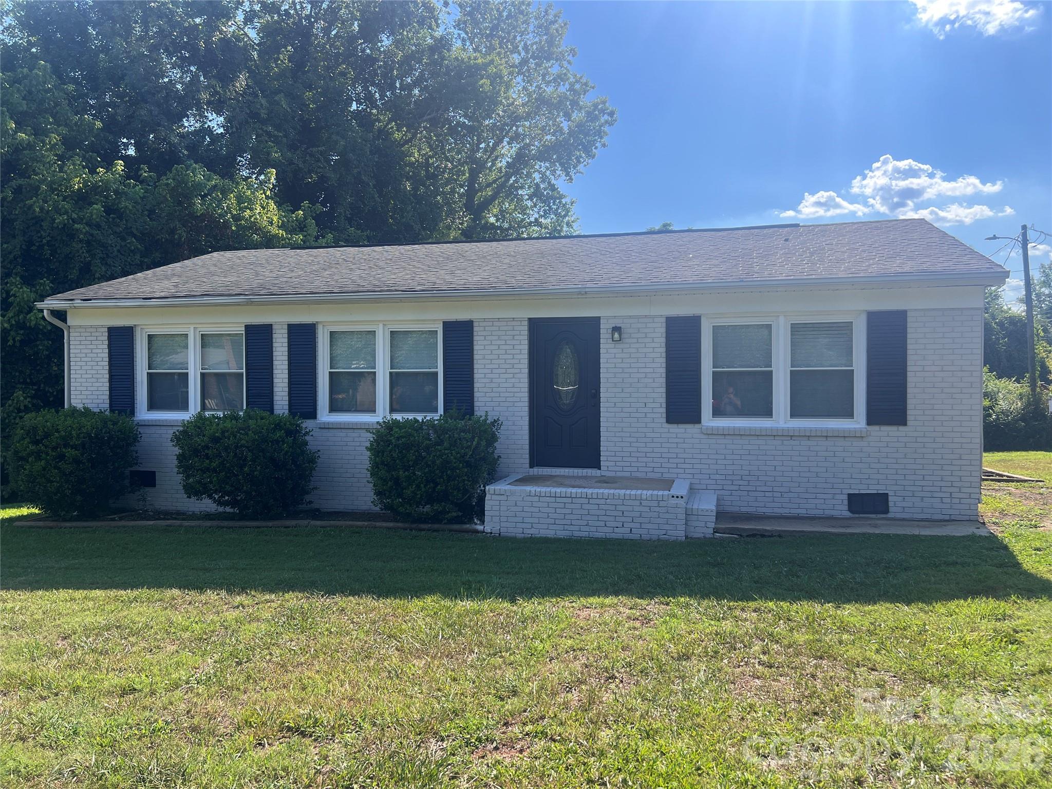 Photo 1 of 16 — 3605 Somerset Drive, Gastonia, NC 28052