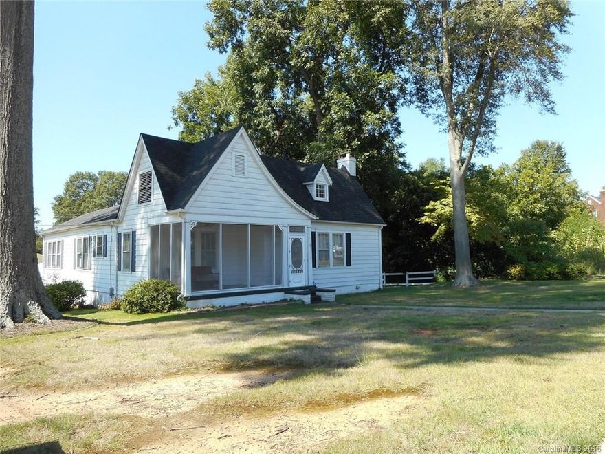 Great location! This 3 bedroom/1 bath home is located in the Historic District of Fort Mill.  This charming home has original wood floors, and so much character.  In the heart of Fort Mill, currently zoned Local Commercial, soon to be Mixed Use, this is a great location for any number of ideas: attorneys, insurance agents, coffee houses, anything you can think of! Or enjoy living in this great location.  Don't miss the attic space, ready to be turned into something beautiful as well. Come see!