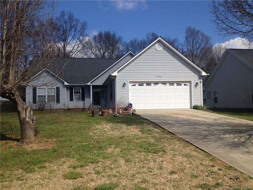 A great value in popular Bristol Park community.  Close to shopping and Hwy 77.   Popular ranch plan with split bedrooms. Large master with screened in porch and walk in closet.  Kitchen has oak cabinets and bay window. Bonus room off of garage can be used as a computer niche or Dining room.   Spacious family room with gas fireplace.   Large yard fairly level.  New Carpet and Paint, Move in ready!