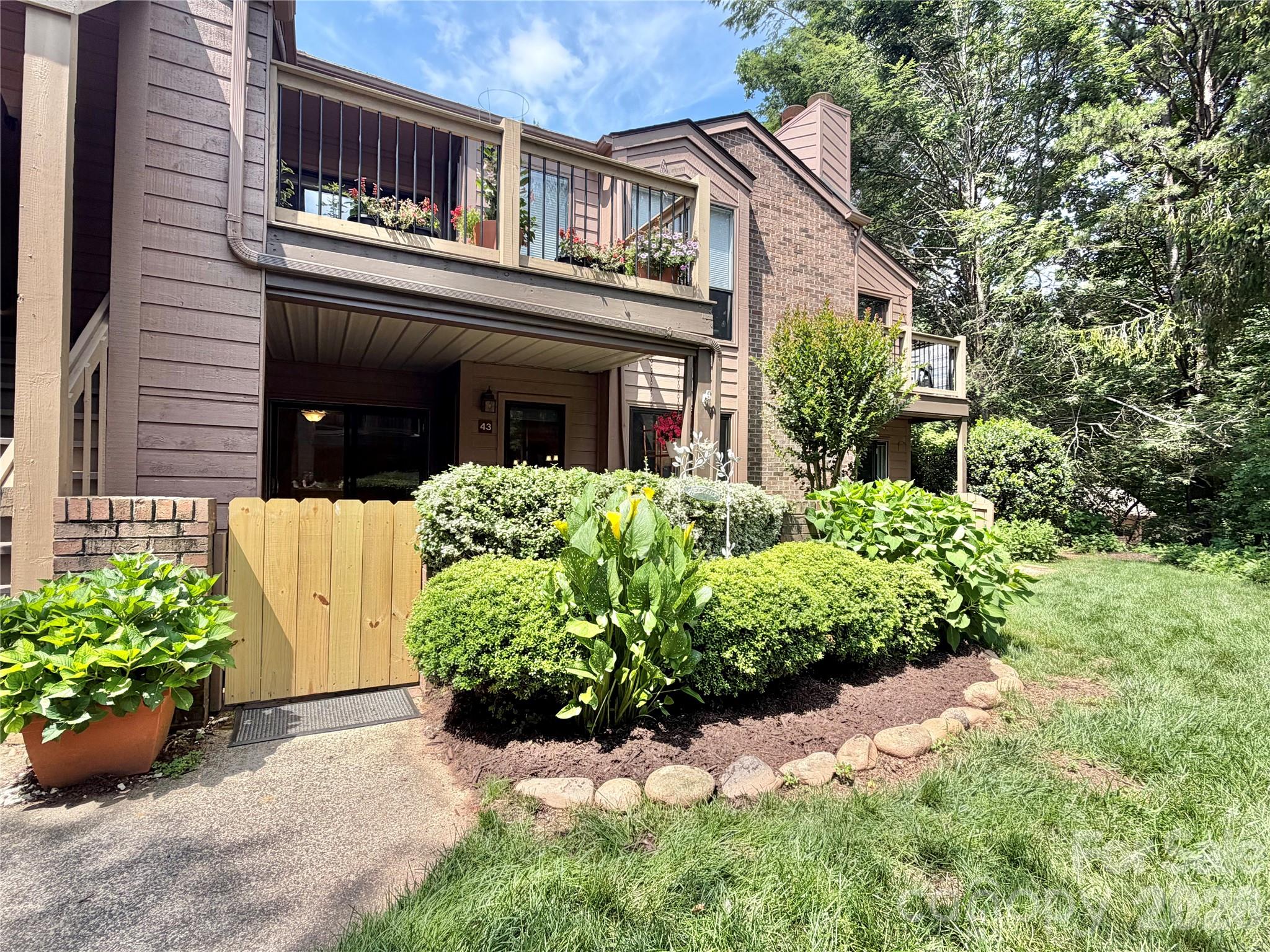 43 Ravencroft Lane F-43 & Garage Unit D