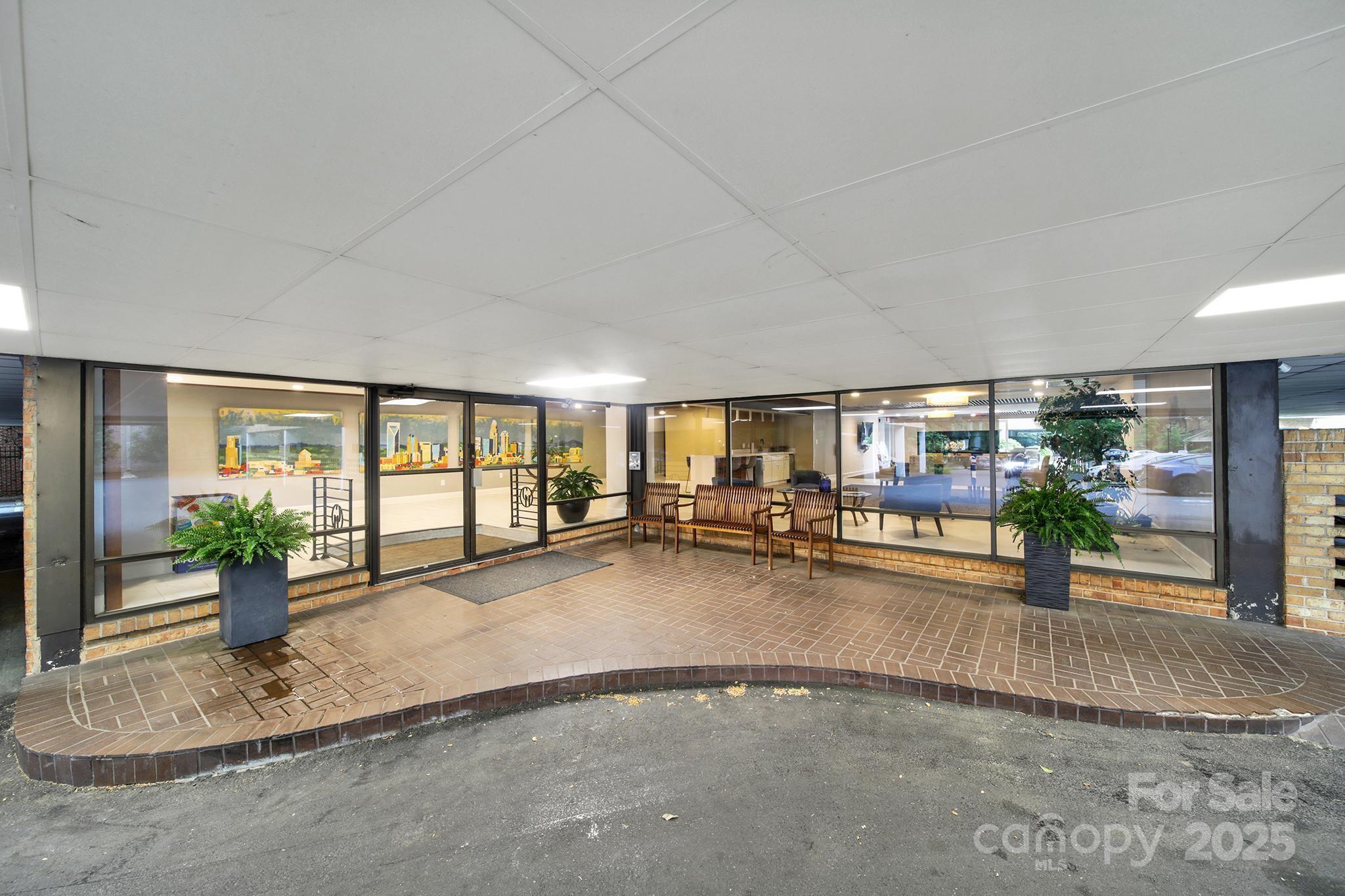 1323 Queens Road 420