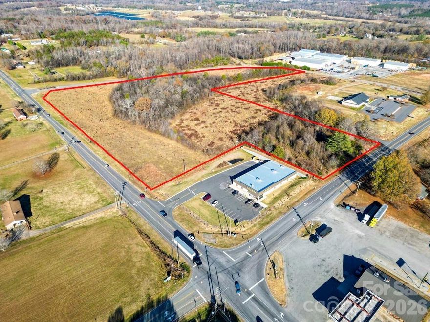 High visibility 23.7 acres of prime commercial/mixed use land in an upcoming area. Approximately 971 feet of roadfrontage on Startown Road. Less than 1 mile from Apple Data Center and exit 33 off Hwy 321. Great location for mixed useapartments/retail, daycare, school, church. City water & sewer already in place. Acreage includes two additional adjacent parcels: 2092 W Maiden Road and 5624 Startown Road.
