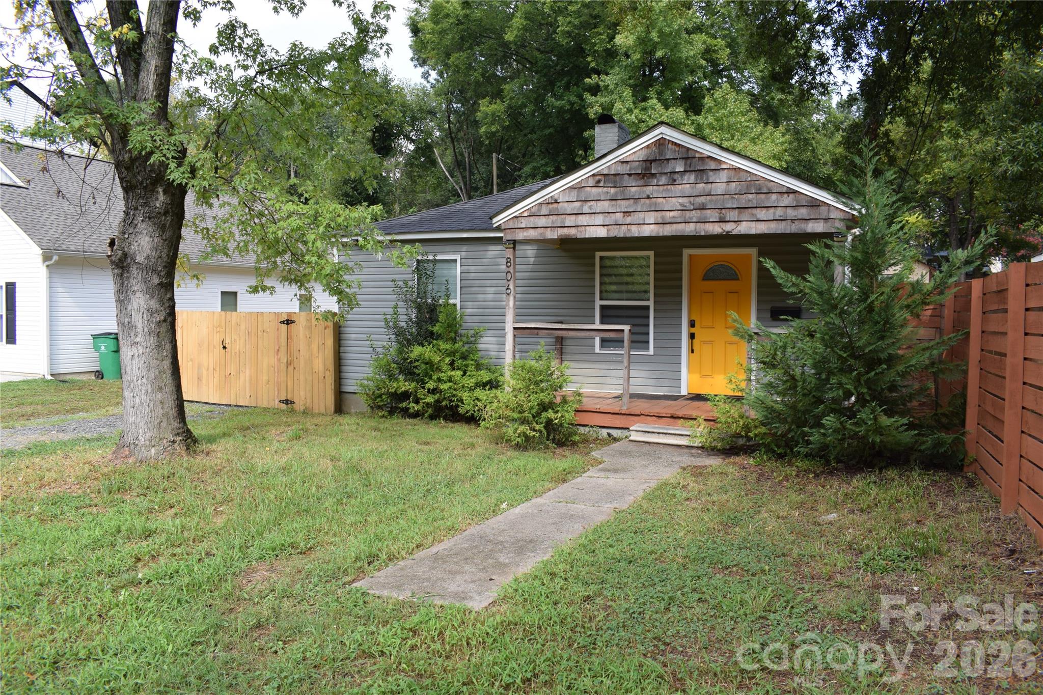 806 Cantwell Street