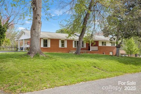 211 Monroe Drive Hendersonville NC 28792