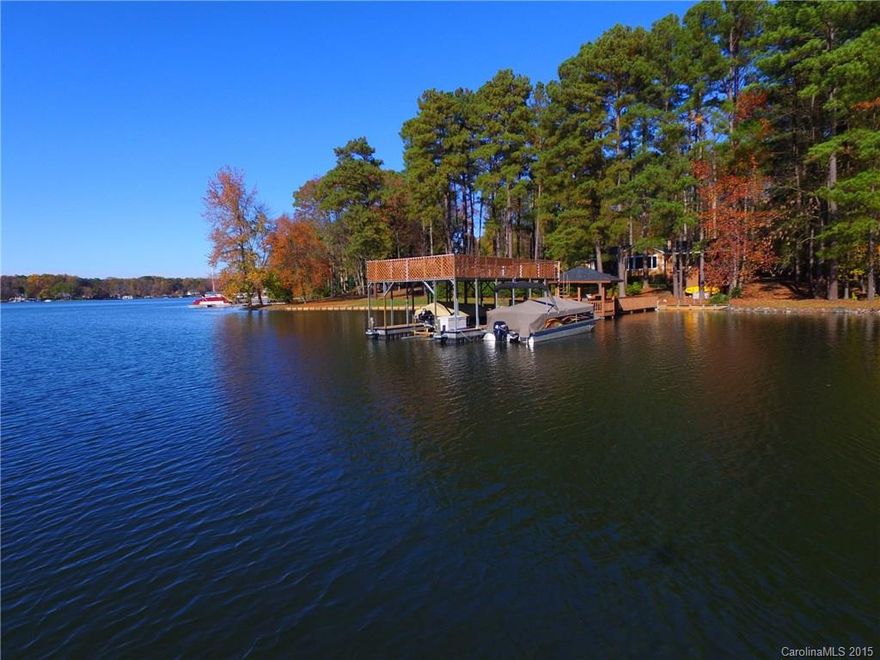 Meticulously maintained custom (complete remodel in 2010) split ranch LKN wf home w/amazing finishes throughout & a modern, open floor plan. The centrally located chef's kit will inspire any chef & the GR w/180 degree views of LKN boasts amazing sunsets. Lg brs & too many custom features to list! Outdoor entertaining is a breeze from the screened porch & back deck overlooking 178' of shoreline & a flat lot leading out to the private boat launch, covered lift w/sunning deck & gazebo. A MUST SEE!