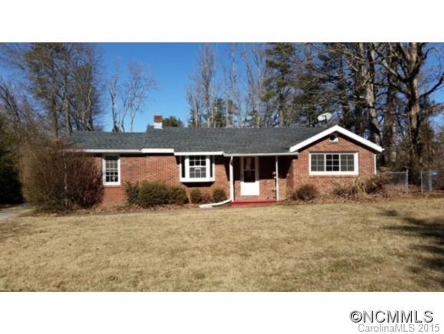 Cute 3 bed/1 bath ranch on level residential lot. Just off Hendersonville Rd for easy access to Asheville and all it has to offer. Home features wood flooring, an open floorplan, a large eat-in kitchen, laundry room, and a partial unfinished basement and outbuilding for extra storage. Please review attached offer instructions. *One bdrm does not contain closet.*