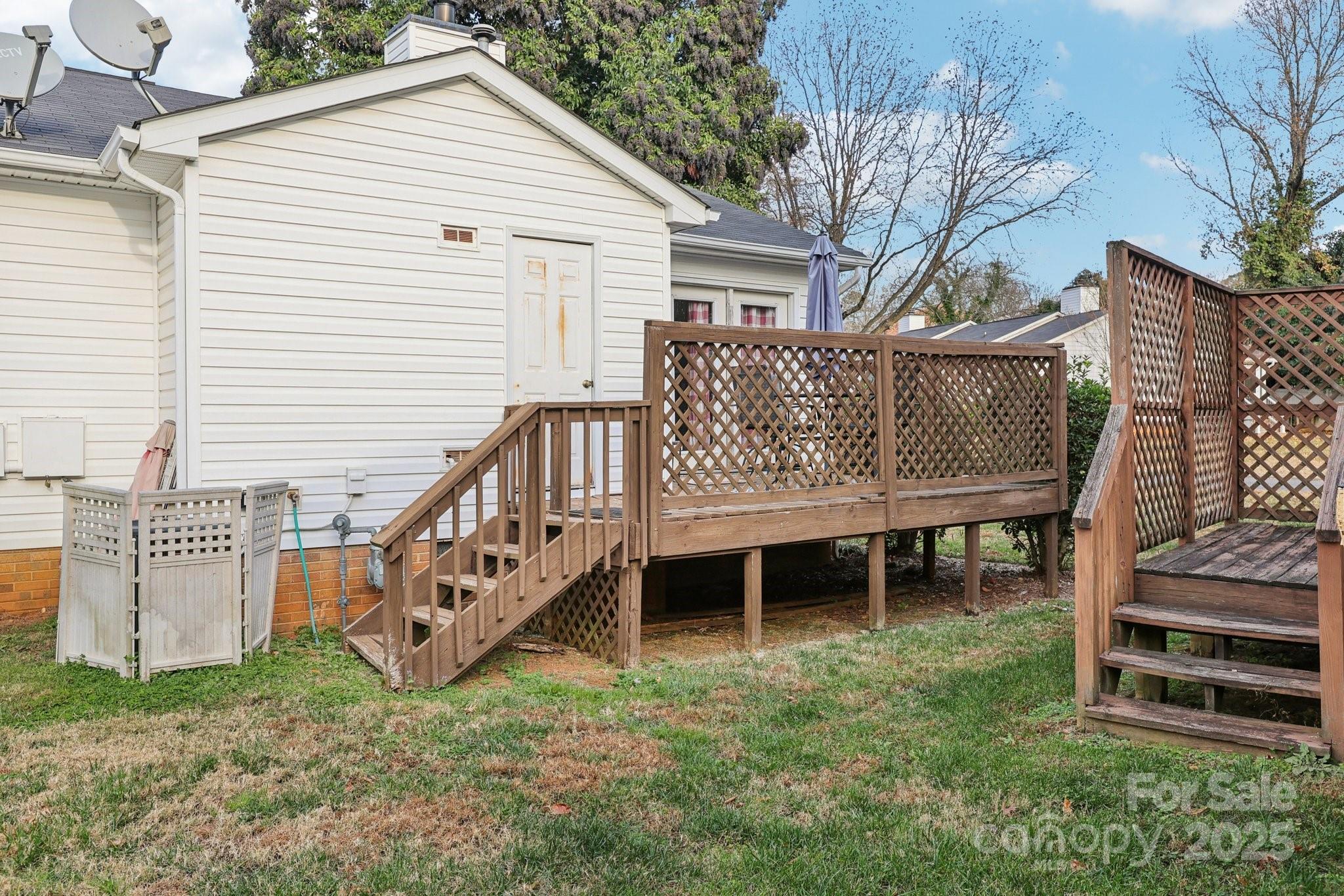 6042 Crape Myrtle Lane