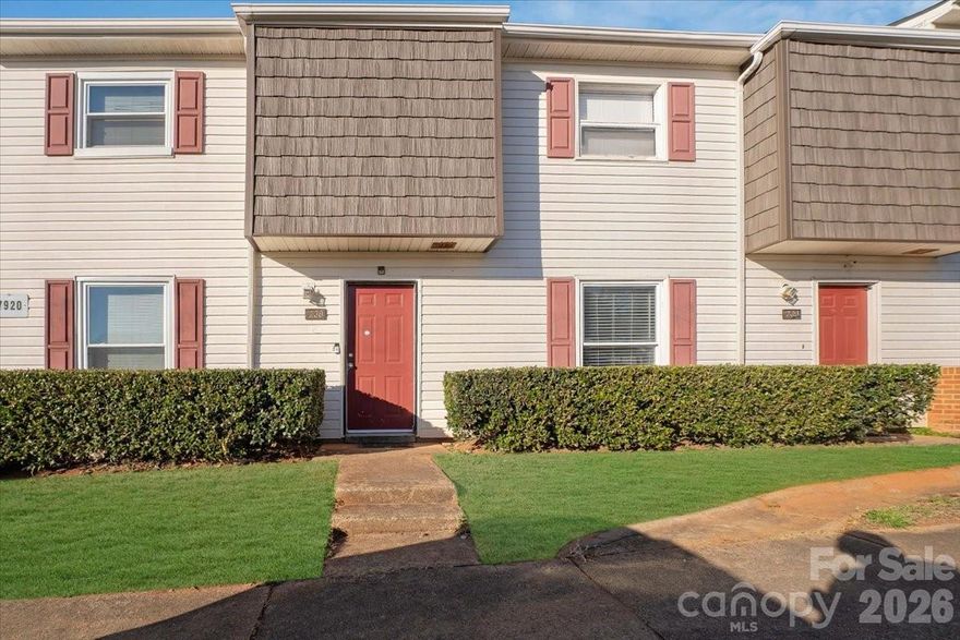 Your opportunity to get an end unit! 

 This beautifully maintained home is located in the heart of South Charlotte, 
just minutes from SouthPark,
 shopping, dining, and major highways. Featuring a functional open layout, this home offers comfortable living with plenty of natural light throughout. 
The kitchen flows seamlessly into the living and dining areas, making it perfect for everyday living or entertaining. Spacious bedrooms provide a relaxing retreat, while the private balcony/patio offers a great spot to unwind. 
 a convenient location make this an ideal option for homeowners or investors alike. Enjoy low-maintenance living close to everything Charlotte has to offer.