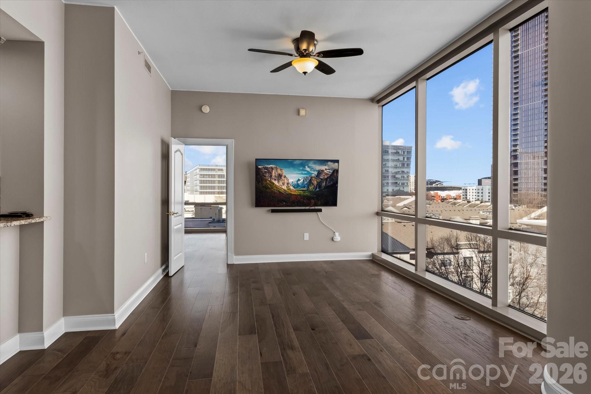 315 Arlington Avenue 906