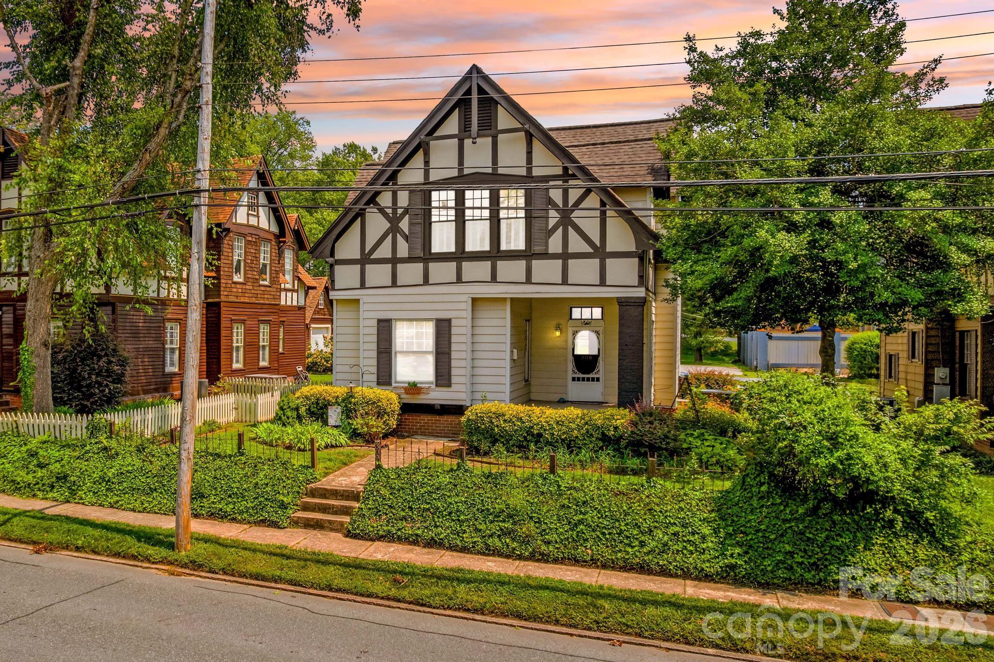 309 N Ellis Street