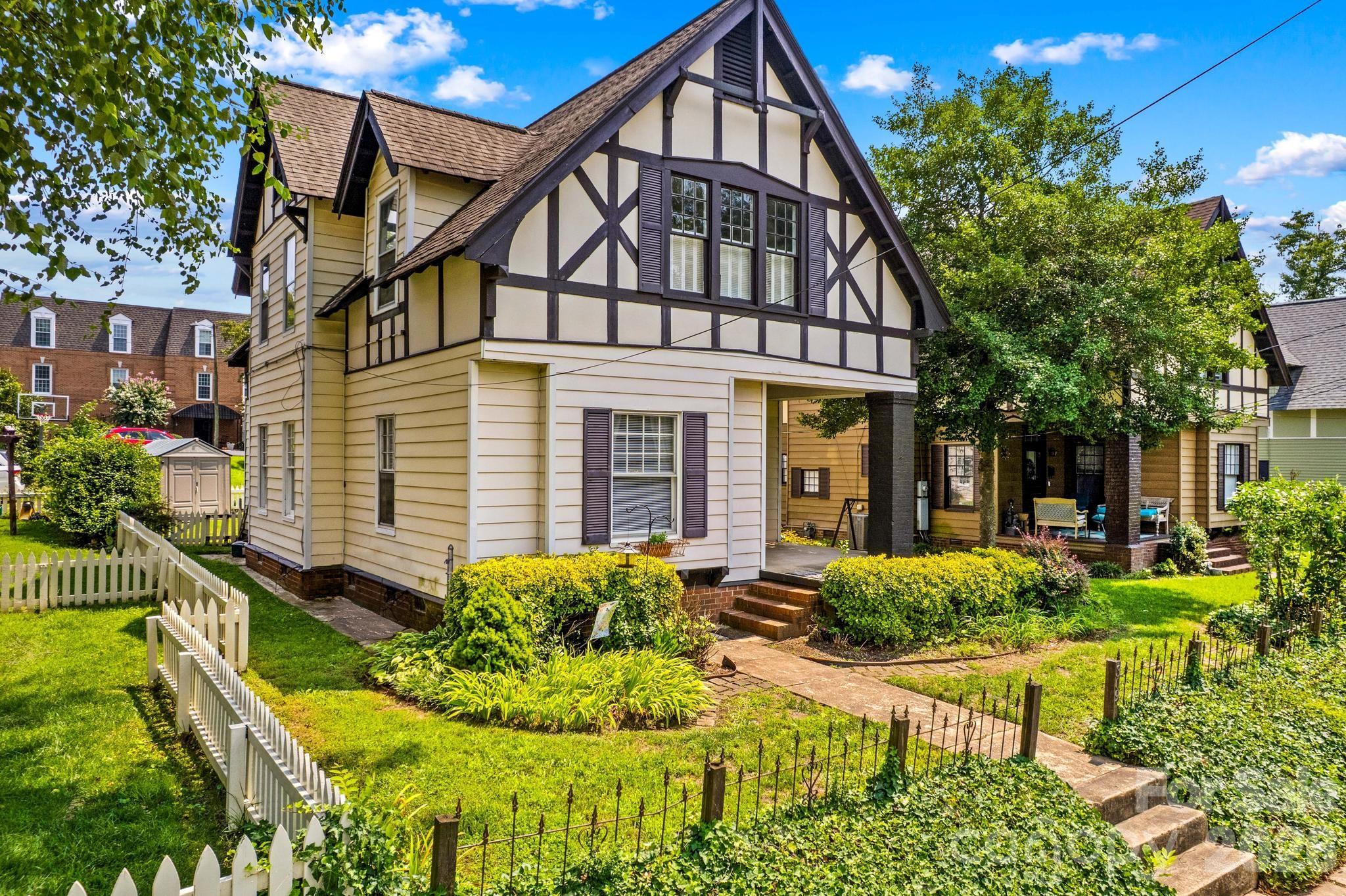 309 N Ellis Street