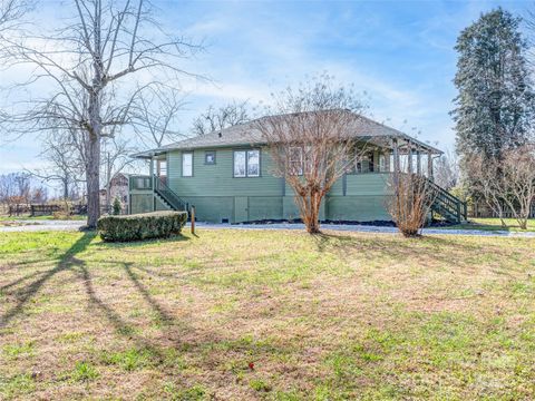 Photo of 12 Sals Lane, Brevard, NC 28712 (MLS # 4324429)