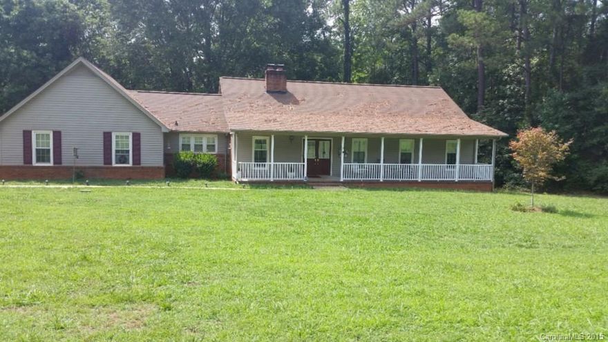 Super nice area only minutes to the NC line. Ranch style home with Formal Dining, Updated Kitchen and Breakfast area with Vaulted Ceiling, Large Den with Fireplace and Gas Logs, 3 Bedrooms, 3 Baths, Double Garage, Country Front Porch, Screend Porch, Deck and Cement Inground Pool. 2 Acres, Fenced Yard. Low SC Taxes. A must see.