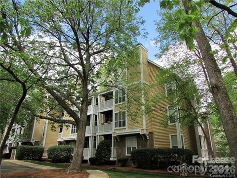 Photo of 2518 Cranbrook Lane, Charlotte, NC 28207 (MLS # 4385609)