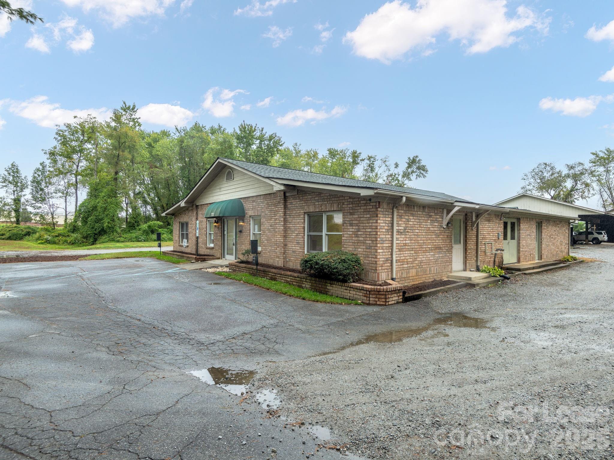 732 Jonesborough Street B