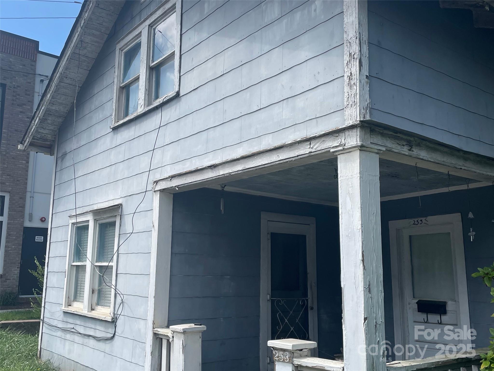 253 Haywood Road