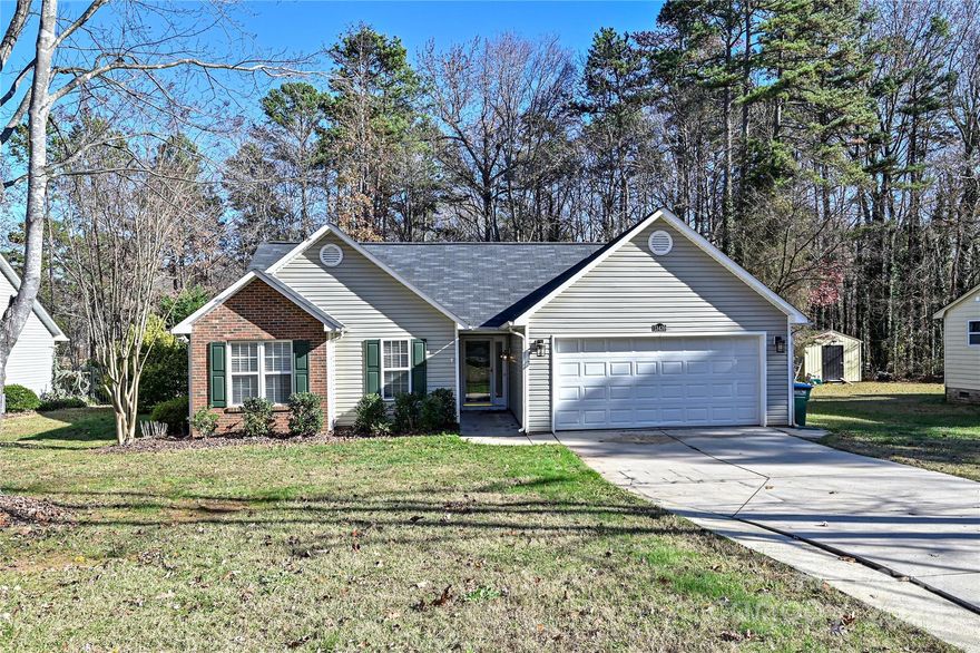 Great Updated Ranch in Matthews! Open Plan. Hardwoods throughout except in Kitchen and Baths.  Recent Paint,  Granite Counters, Luxury Vinyl Flooring in Kitchen and Primary Bath, Vaulted Ceilings in Great Room w/Fireplace and Primary Bedroom. Kitchen with all appliances including refrigerator and new washer-dryer.  Nice fenced backyard, Double Garage with driveway concrete turn-around area or parking space for 3rd car.  Gas Heat and Central Air.  A Wonderful Rental. 2.4 miles to Novant Matthews and 1.25 miles to Hwy 74!  Fabulous Shopping and Dining minutes away!  HURRY ON THIS ONE! 


Owners are both NC Real Estate Brokers.