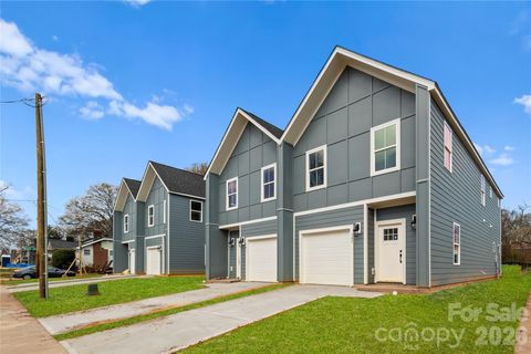 Photo of 337 N Hoskins Road, Charlotte, NC 28216 (MLS # 4380959)