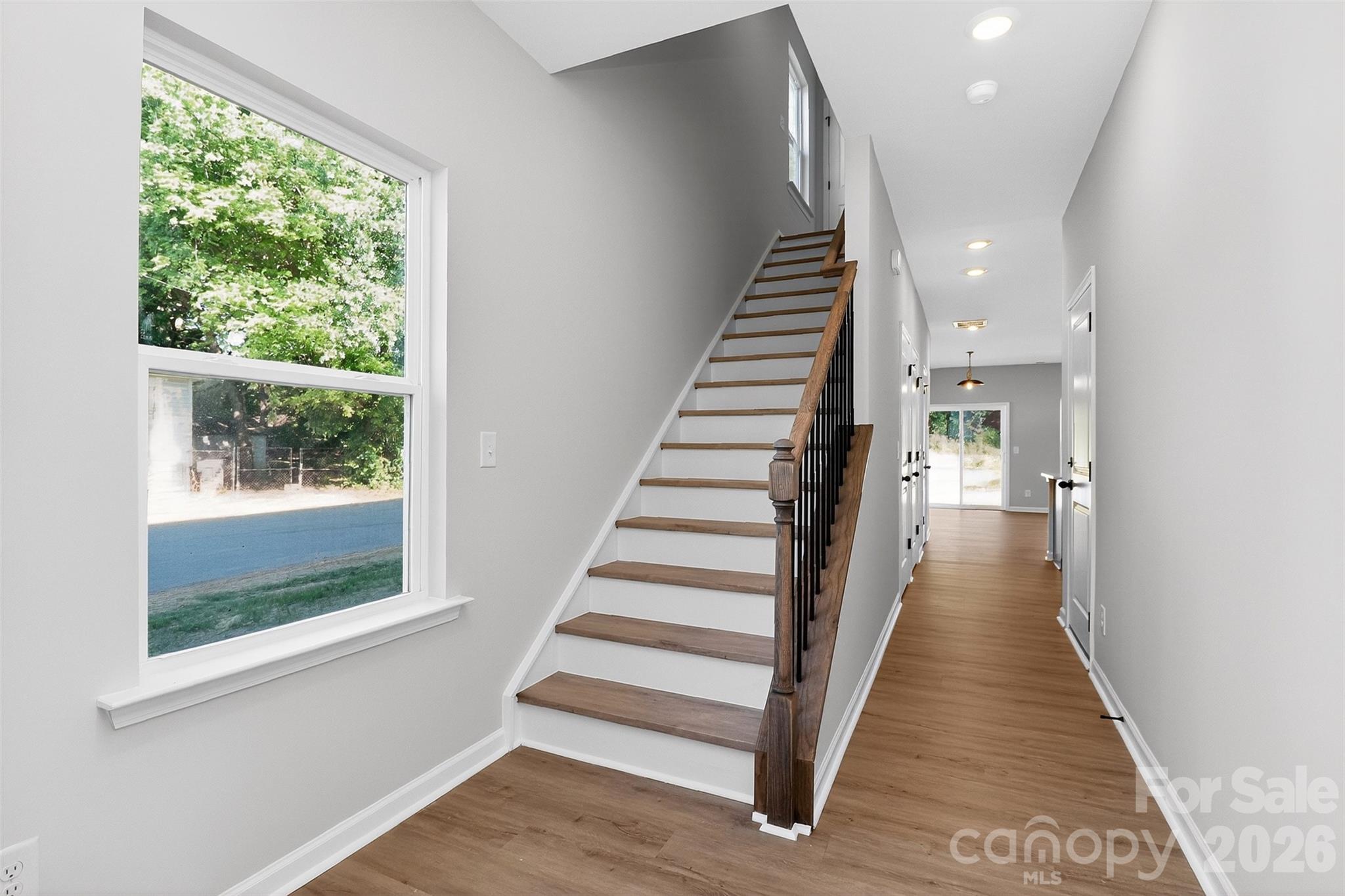 337 N Hoskins Road