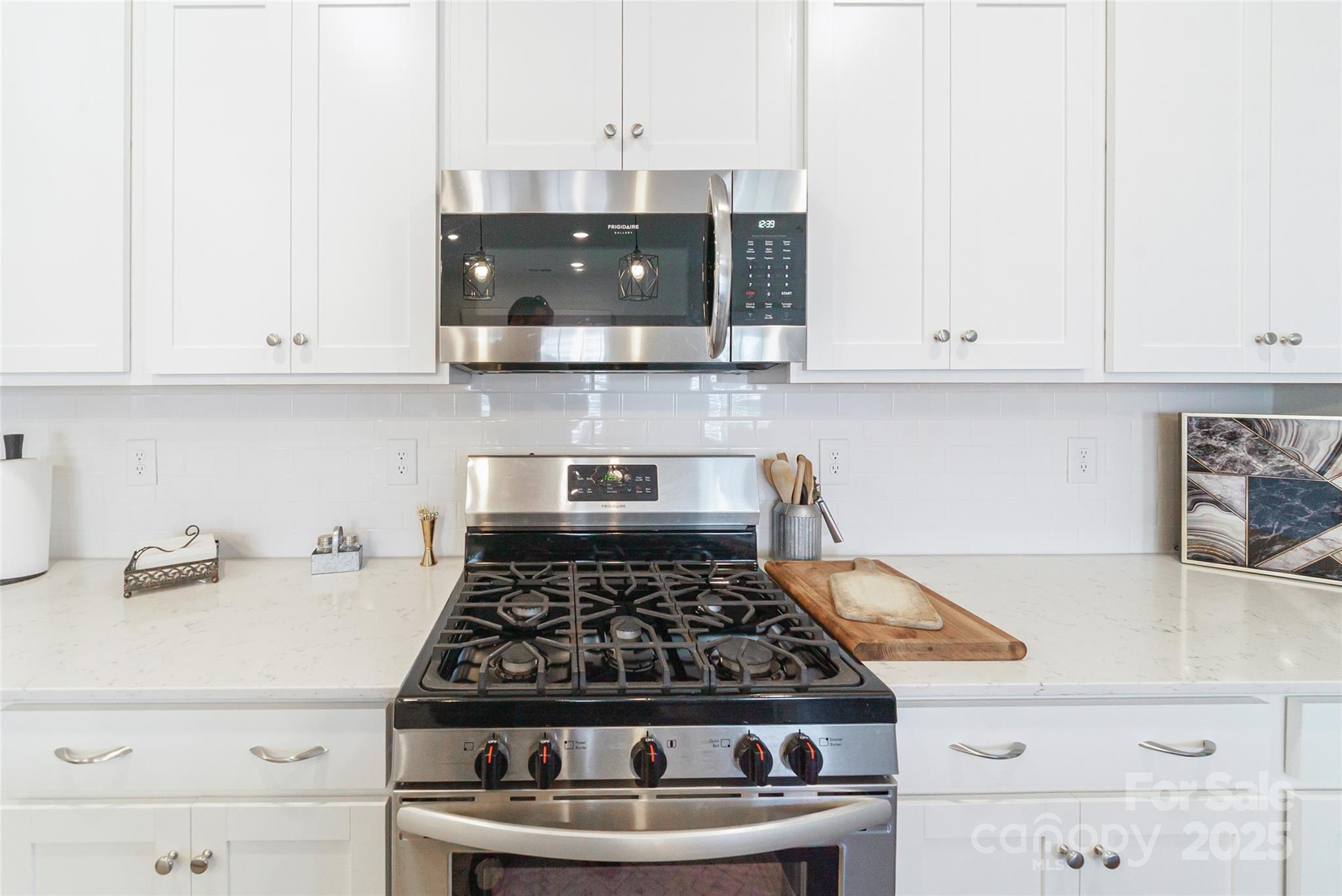 Charlotte, North Carolina 28278, United States, 4 Bedrooms Bedrooms, ,3 BathroomsBathrooms,Residential,Under Contract,112278