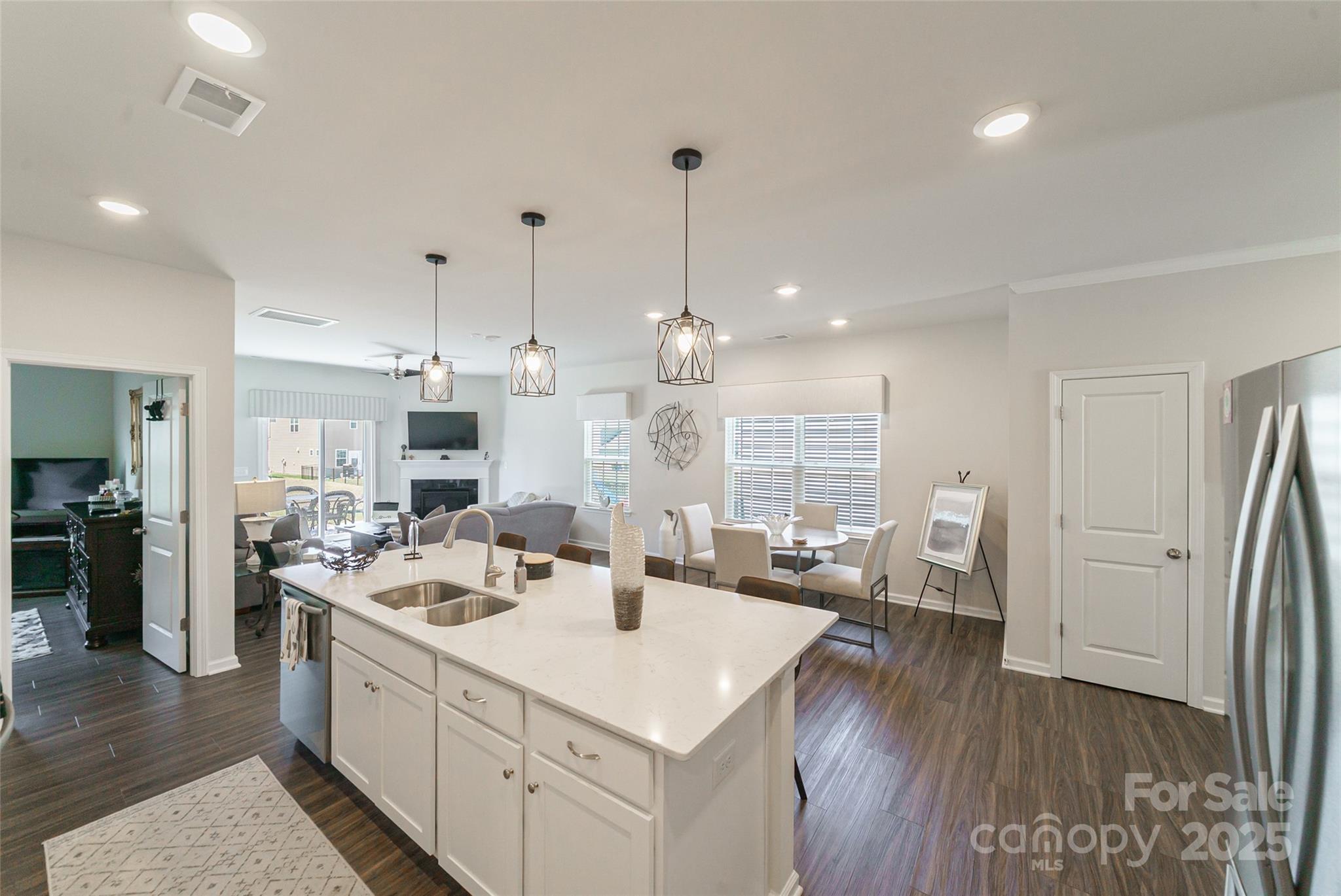 Charlotte, North Carolina 28278, United States, 4 Bedrooms Bedrooms, ,3 BathroomsBathrooms,Residential,Under Contract,112278