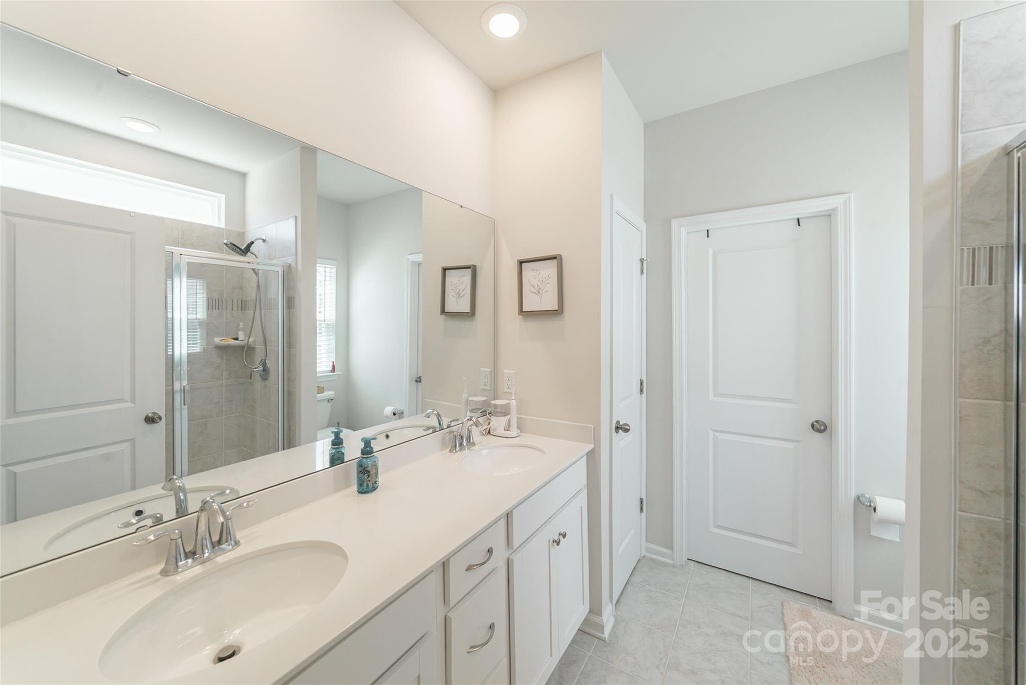 Charlotte, North Carolina 28278, United States, 4 Bedrooms Bedrooms, ,3 BathroomsBathrooms,Residential,Under Contract,112278