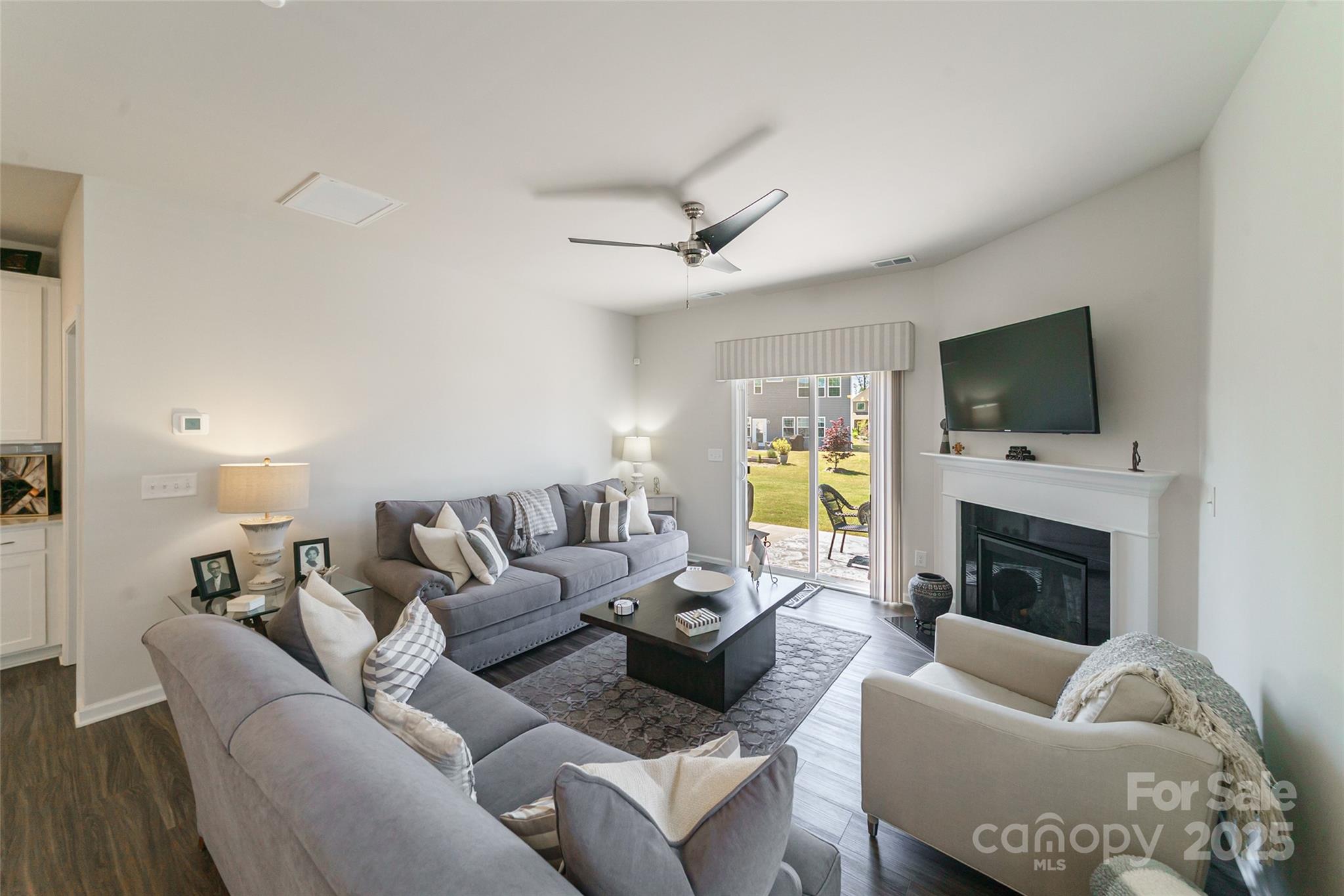 Charlotte, North Carolina 28278, United States, 4 Bedrooms Bedrooms, ,3 BathroomsBathrooms,Residential,Under Contract,112278