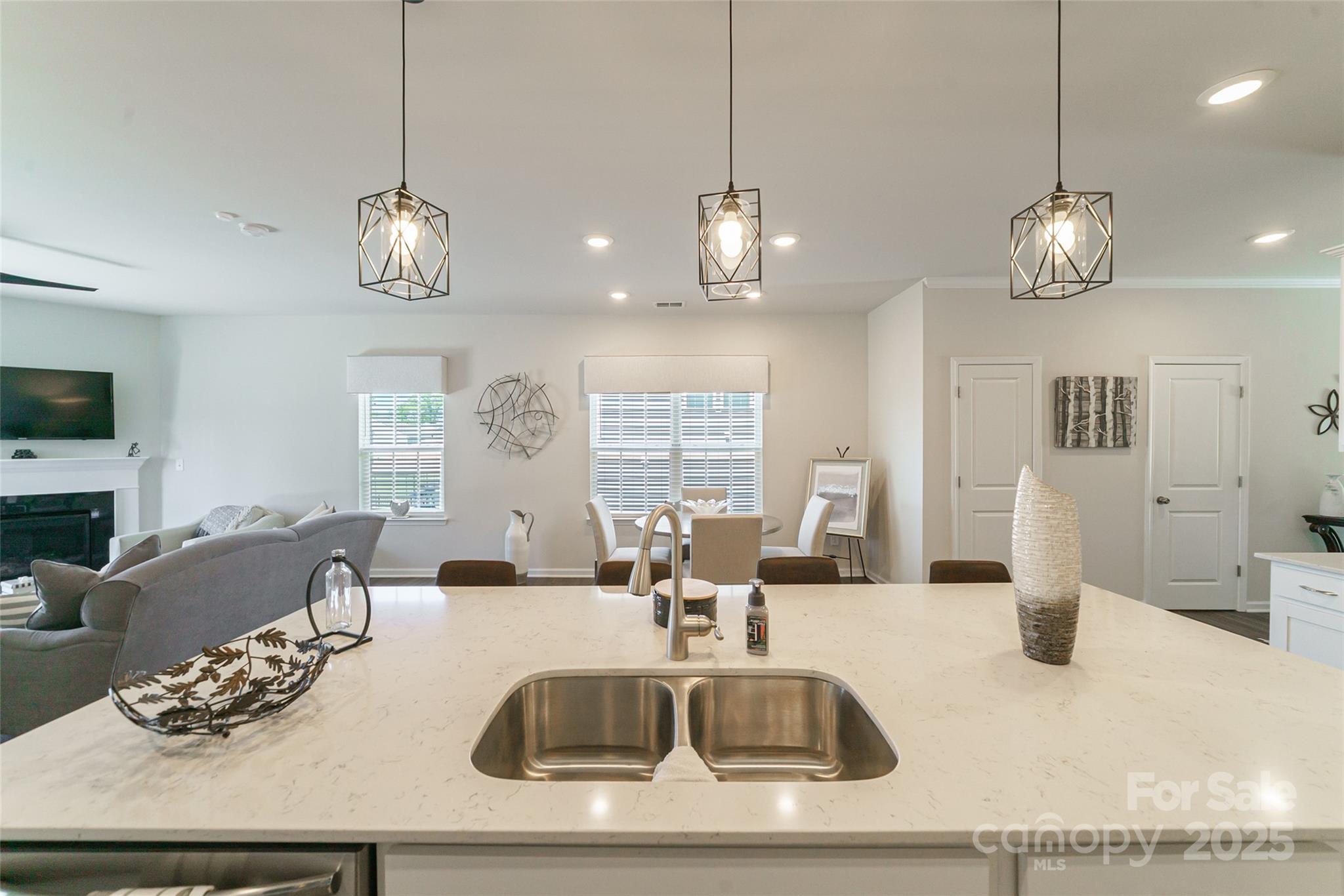 Charlotte, North Carolina 28278, United States, 4 Bedrooms Bedrooms, ,3 BathroomsBathrooms,Residential,Under Contract,112278