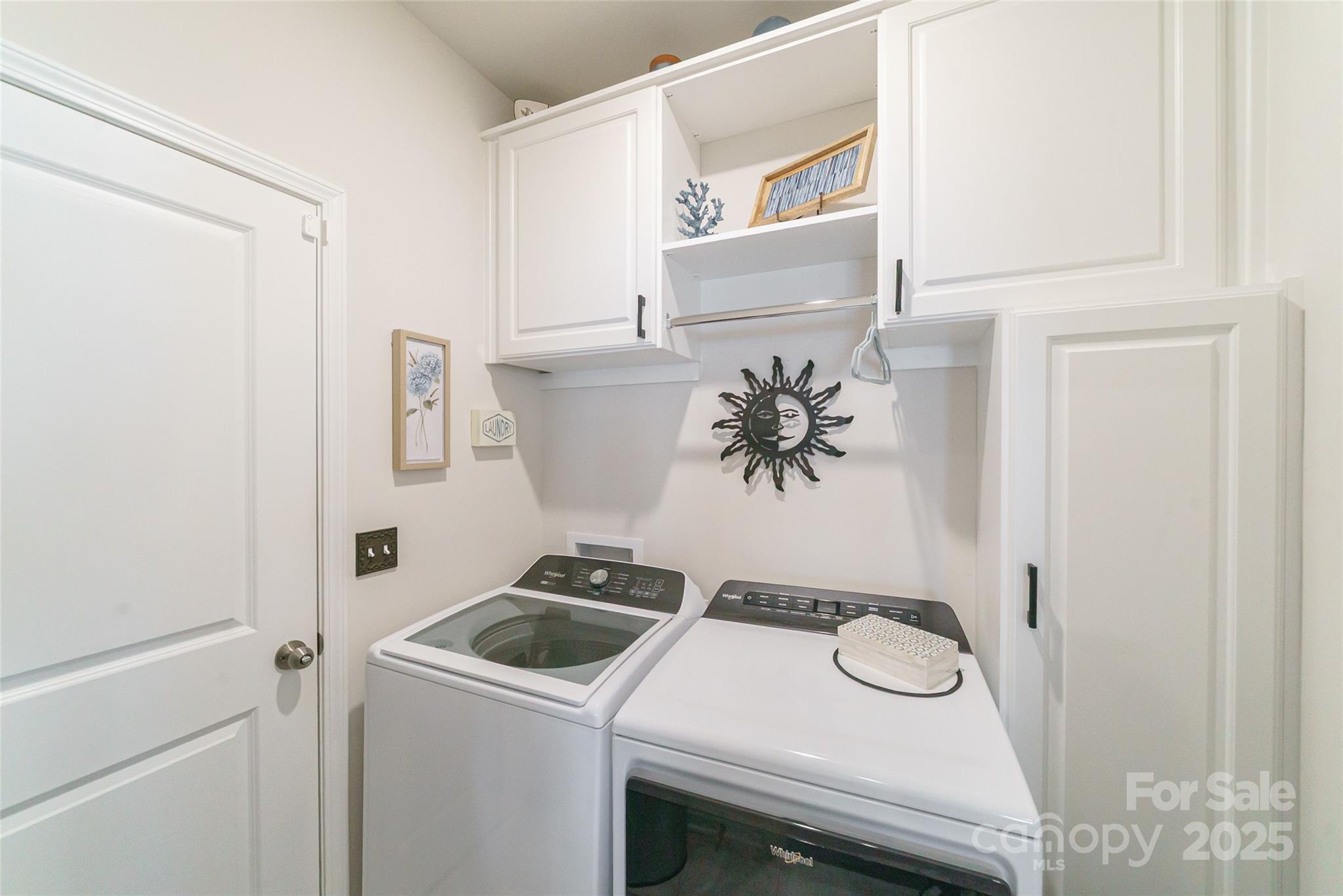 Charlotte, North Carolina 28278, United States, 4 Bedrooms Bedrooms, ,3 BathroomsBathrooms,Residential,Under Contract,112278