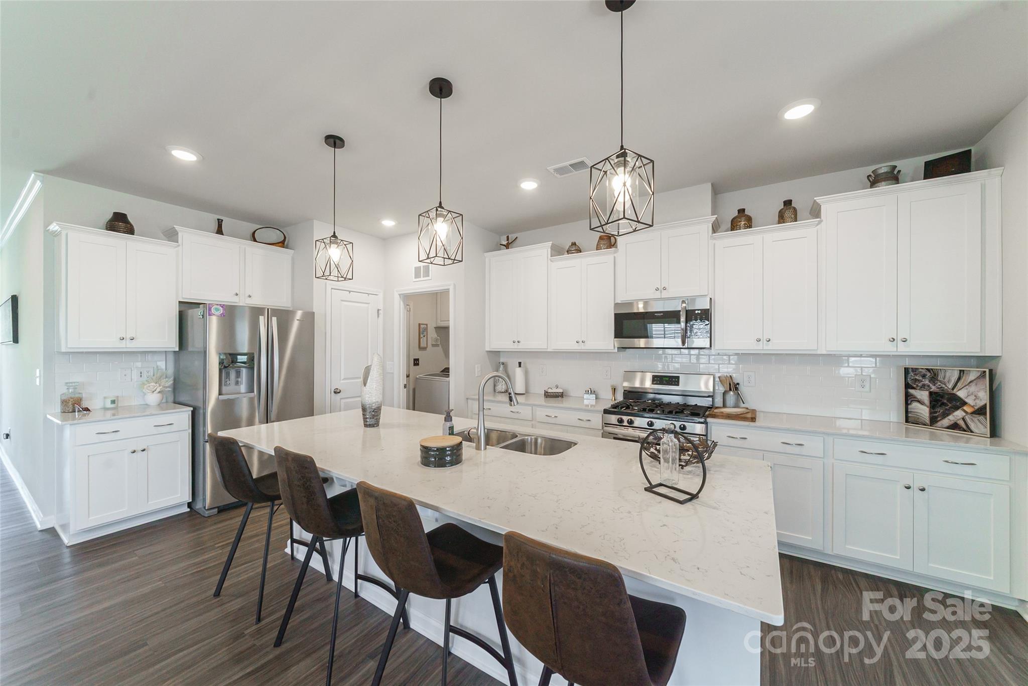 Charlotte, North Carolina 28278, United States, 4 Bedrooms Bedrooms, ,3 BathroomsBathrooms,Residential,Under Contract,112278